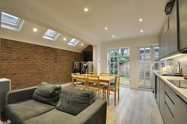 Spacious Double Room on modern house in Fulham Main Photo