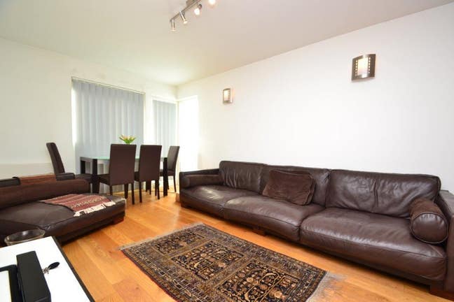 Lovely 1 Bed Available  Main Photo