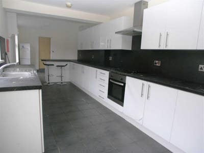 One Room Available! Student Only House Main Photo