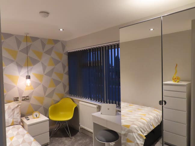   Double room /shared bathroom in Solihull B91 2SE Main Photo