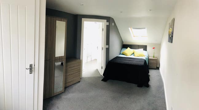 Quiet, Clean Double Rooms inc bills  ensuite &pound;800 Main Photo