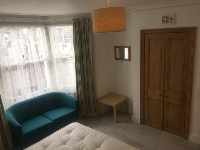 Double Bedroom in 2-Bed Flat near Hammersmith Main Photo