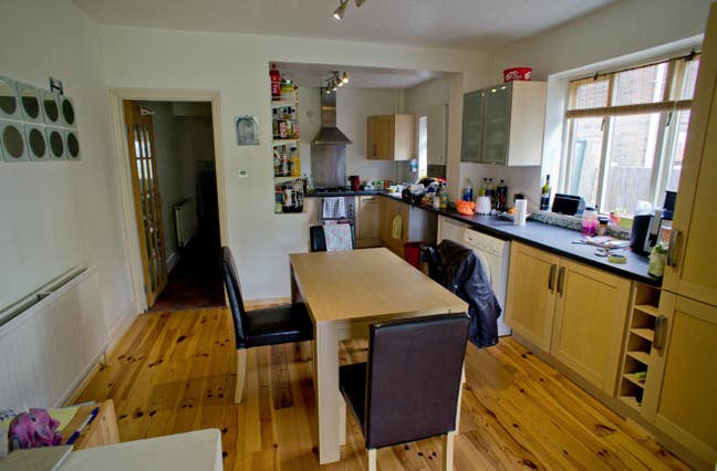 Largest double bedroom Sep 1st - utils inc Main Photo