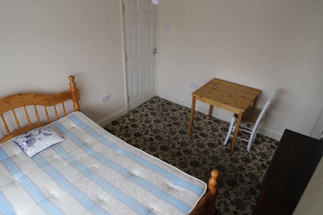 Large double room to rent in hanger lane (w5) Main Photo