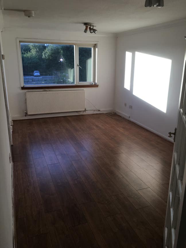 Large 2 bed unfurnished flat to let/its plus bills Main Photo