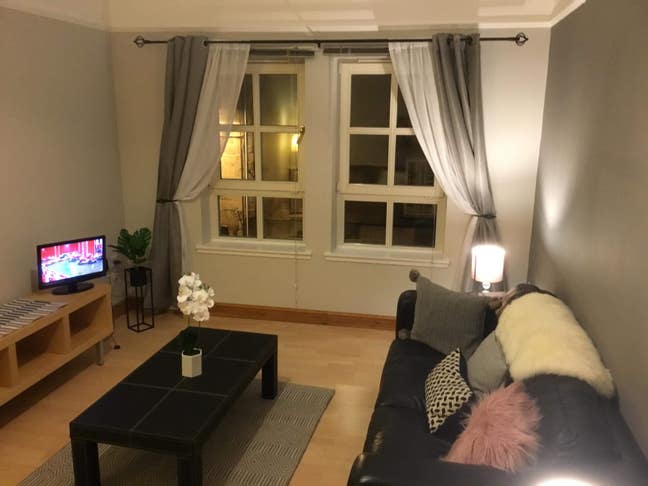 Stirling Centre -   2 double rooms in 2 bed flat   Main Photo