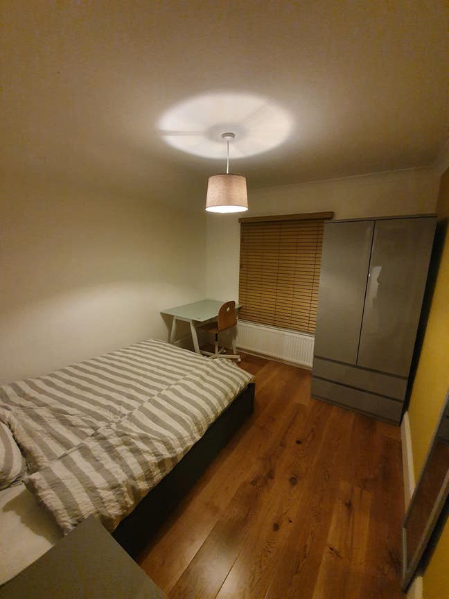 Double Room in the Heart of Brixton, Bills INC.  Main Photo