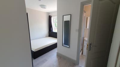 Modern Fabulous En-Suite Studio Rooms Padcroft Rd Main Photo