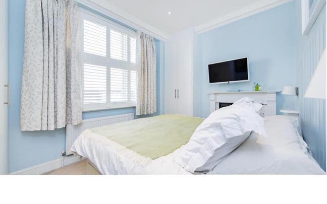 Double room in immaculate 2 bed flat Main Photo