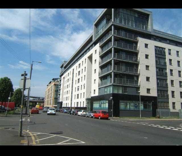 Modern 2 bed fully furnished/Re-furbished Flat in  Main Photo