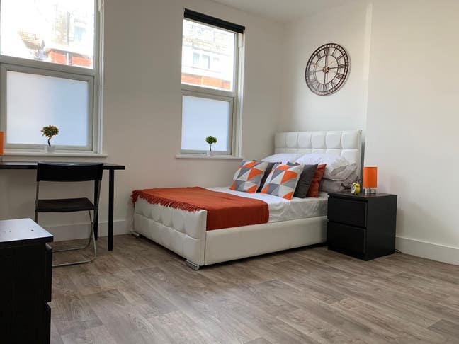 En-Suite Room In Small Shared House Main Photo