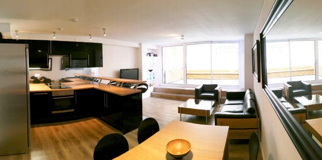 Amazing refurbished flatshare with sunny patio Main Photo