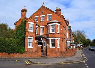 Large double room with en-suite Caversham Main Photo