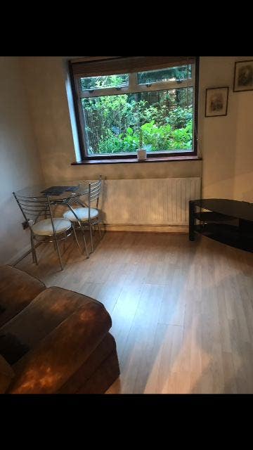 Self contained furnished flat in detached house Main Photo