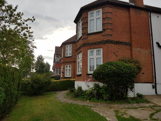 Lovely large double room in Wembley  Main Photo