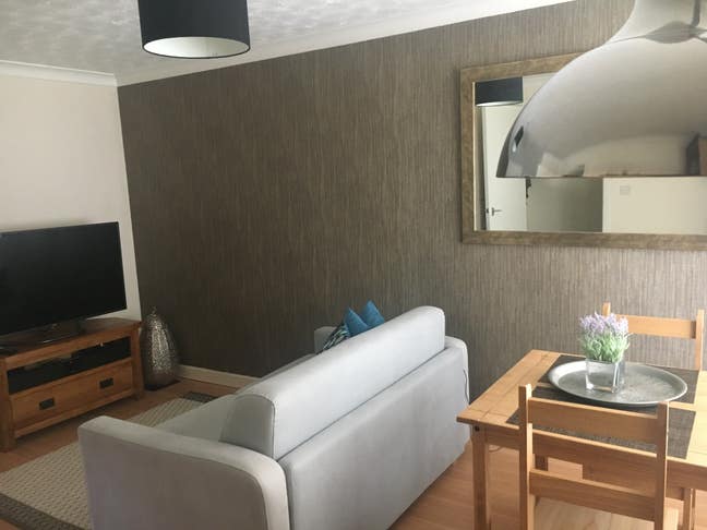 Entire flat (1 bedroom) Main Photo