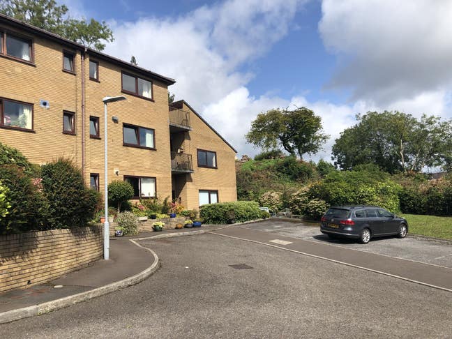 2 Bed Flat With Parking & Castle Views Main Photo