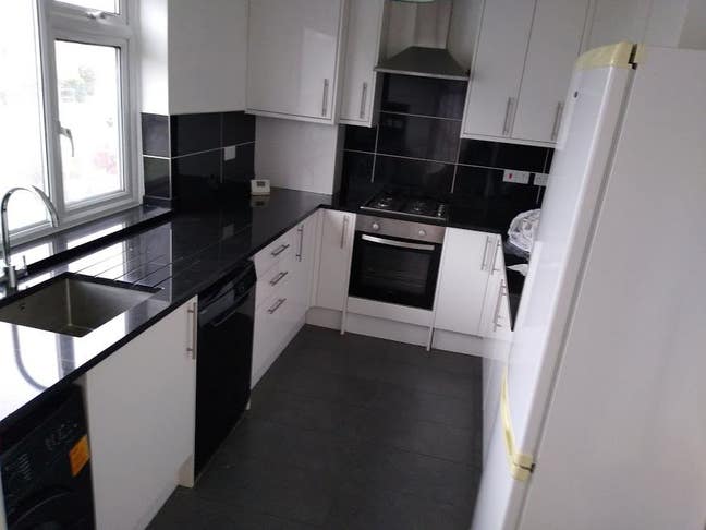 1   Large double bed room  Main Photo