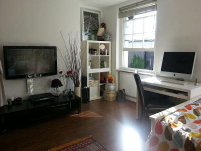 Large Sunny  Double Room in Camden Main Photo