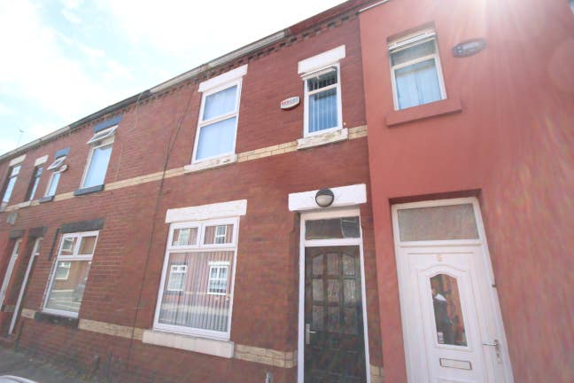 🏡 4-Bedroom Student House in Salford - Available  Main Photo