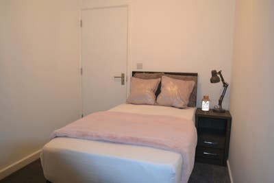 Stylish rooms available - single occupancy only!.. Main Photo