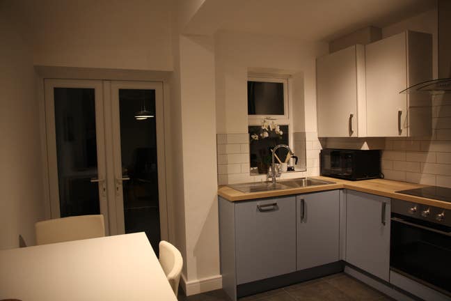  Warm and friendly house share city centre  Main Photo