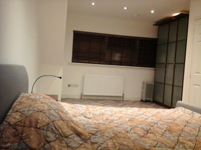 Loft Double bed-Shared house 3 mins to station Main Photo