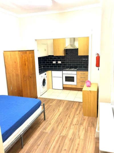 Studio Flat in Uxbridge including most bills     Main Photo