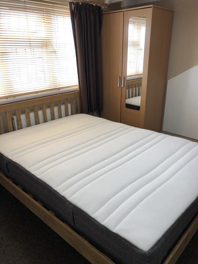 En-Suite Double Loft Room Furnished Wifi Sky Clean Main Photo