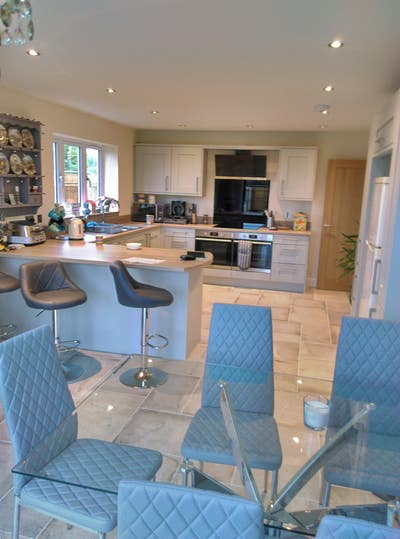 Large Double room  off road parking  Main Photo