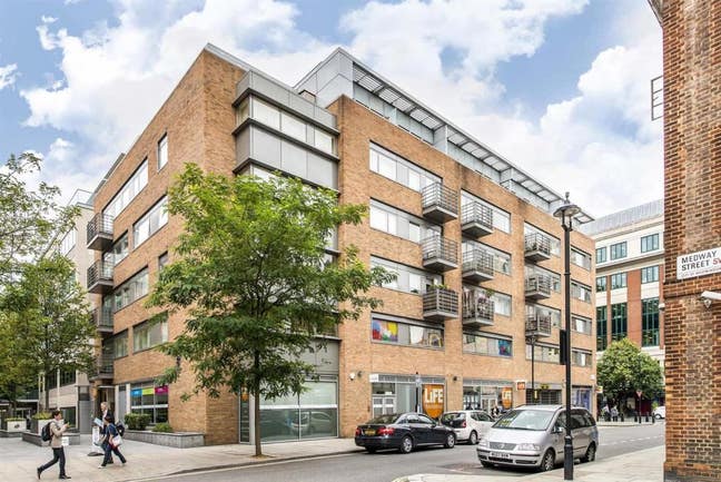 Large Double room in a Modern Flat St James's Park Main Photo