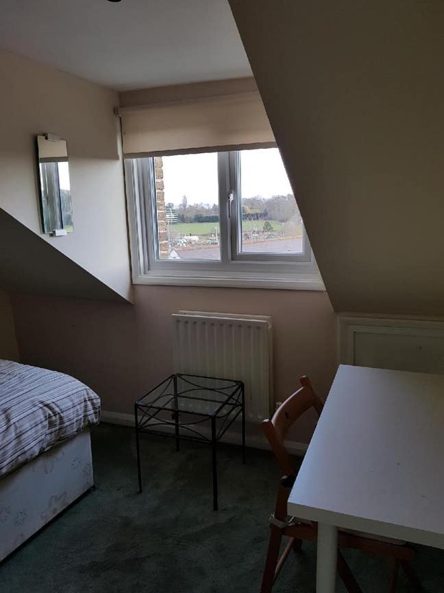 Double room available for single professional.  Main Photo