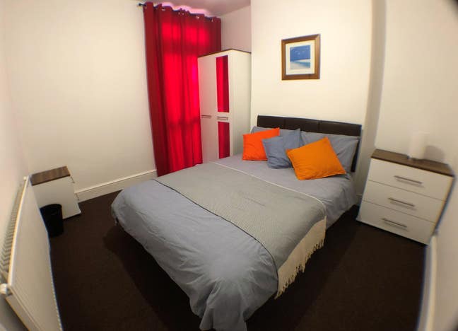 Spacious Double Room Near City Center/ HPC Stops Main Photo