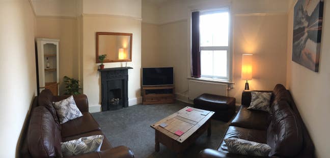 Double room in 4 bed house with 2 living-rooms  Main Photo
