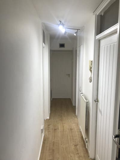 Room to let 10-15 mins walk to 7 sisters tube  Main Photo