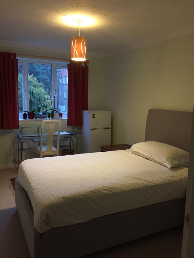 Double Room close to Redhill station/town centre  Main Photo