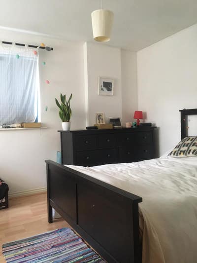 Spacious en-suite double room in a 3 bed flat Main Photo