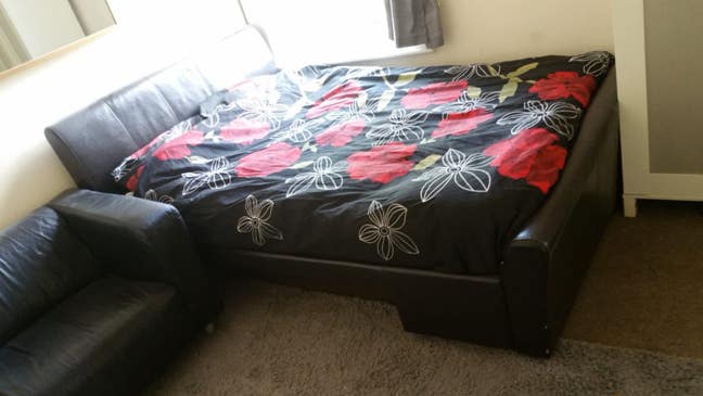Clean double room in large houseshare Main Photo