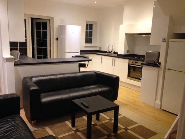  Double Room, All Inclusive -No Bills! Main Photo