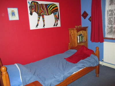 Single Furnished Room in Family House in Knaphill Main Photo