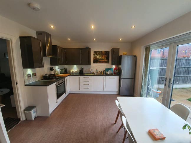 (All bills inc) Single Room in Modern House  Main Photo