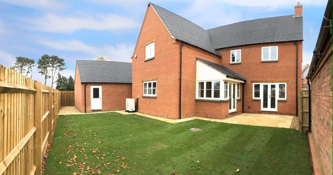 Double room in large, modern house Main Photo