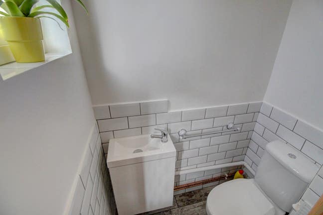 One Double Rooms Suez Road - £675 per month Main Photo