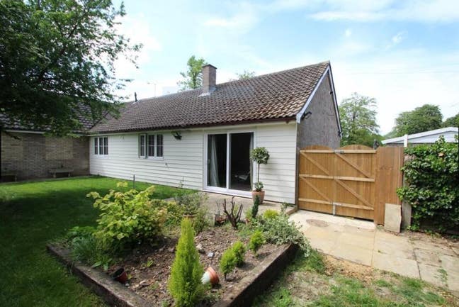 Double room + own bathroom walking distance centre Main Photo