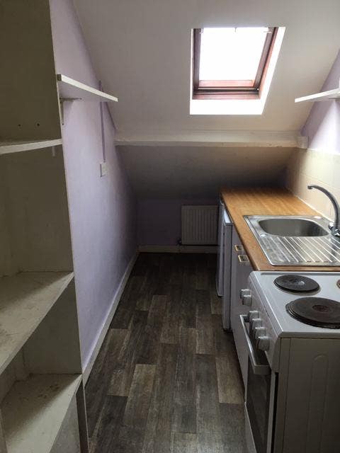 Studio Flat Near Reading Town Centre Main Photo