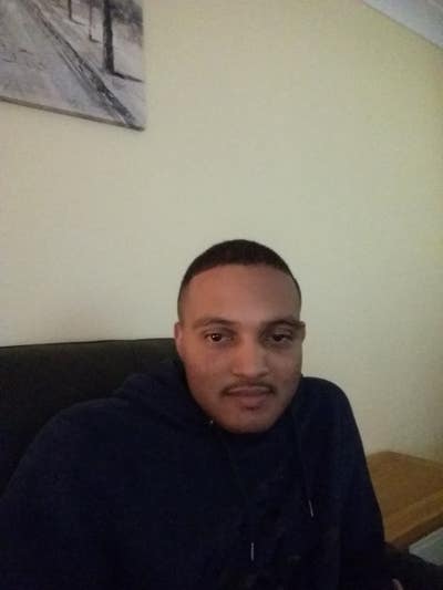 I am looking to share with either a female/ma... Main Photo