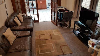 Sky TV - 3 mins walk to Station Main Photo