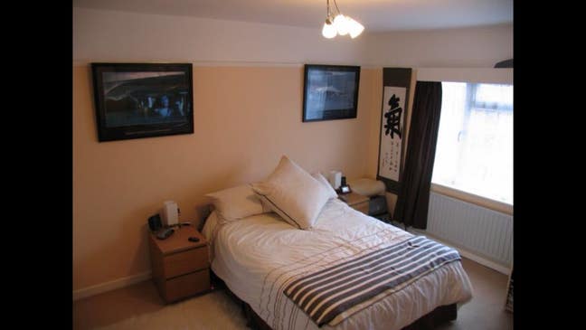 Lovely large double bedroom  Main Photo