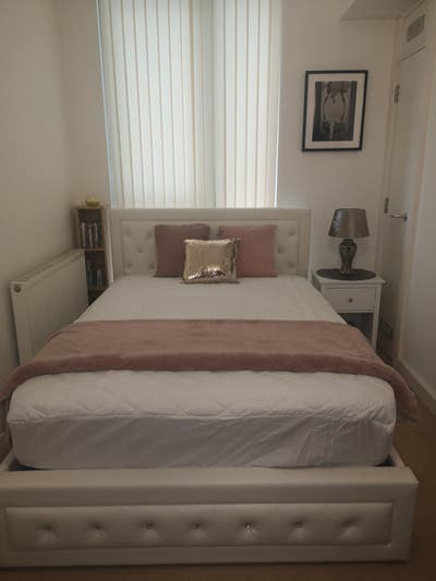 Stunning double bedroom in beautiful apartment  Main Photo