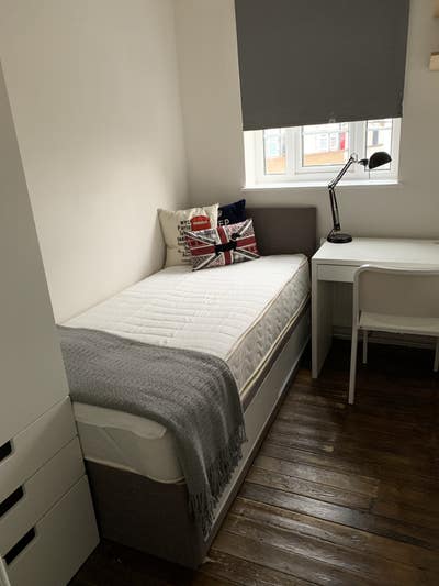Single Room Right by Surbiton Station Bills Incl Main Photo
